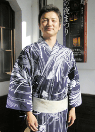 �j������