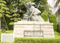 団十郎「暫」の像